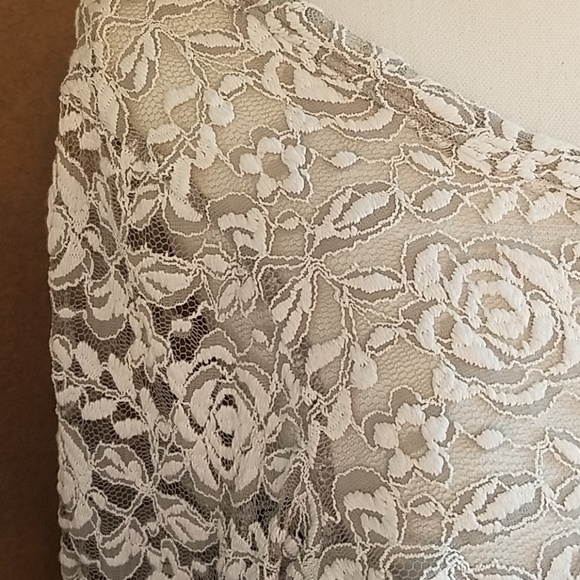 Women's long sleeve lace top. XL - Picture 2 of 2
